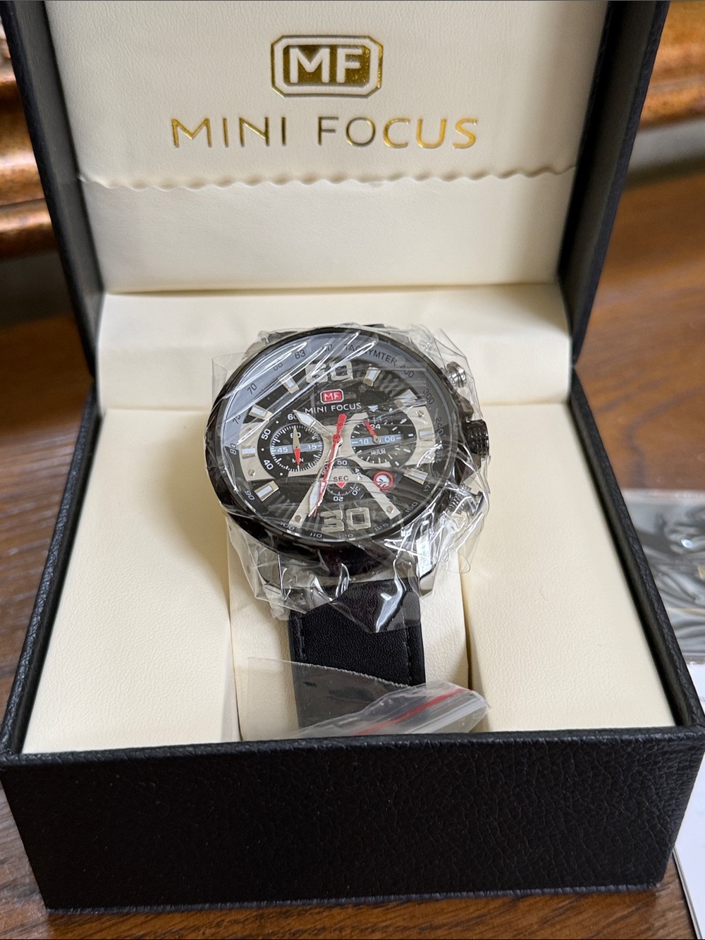 MINI FOCUS Watch. Men’s Chronograph. Black, Silver and red. Leather band.